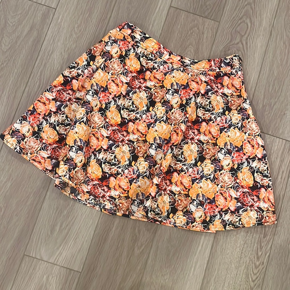 Hinge spring perfect  mini skirt sz L